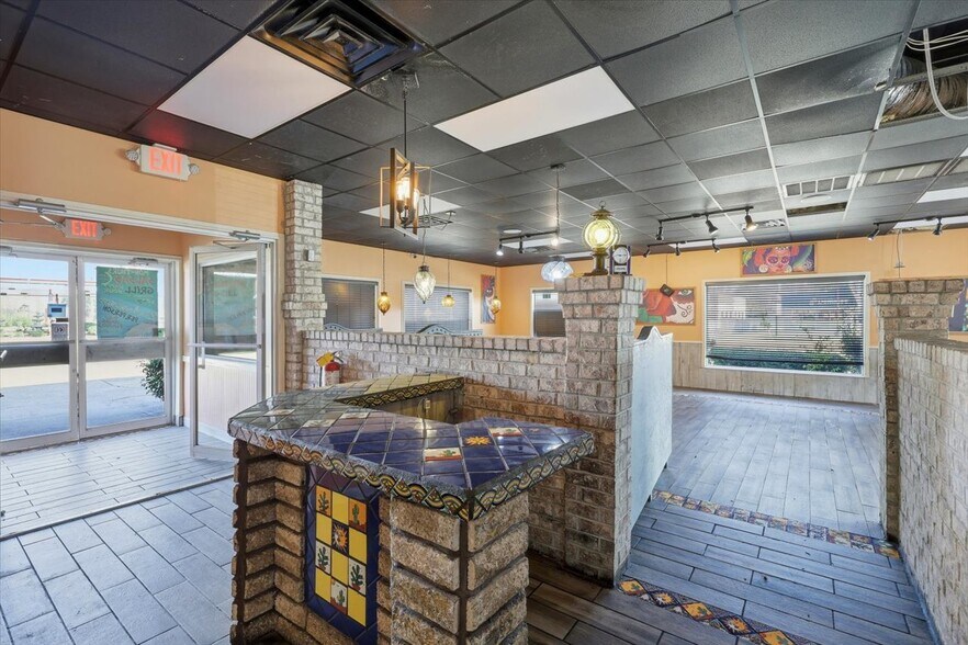 More Photos Of 127 S Pearson Rd, Jackson Fast Food For Lease