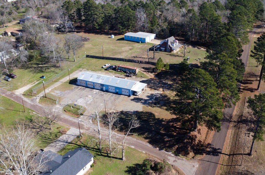 More Photos Of 1011 Redbud, Overton Warehouse For Sale
