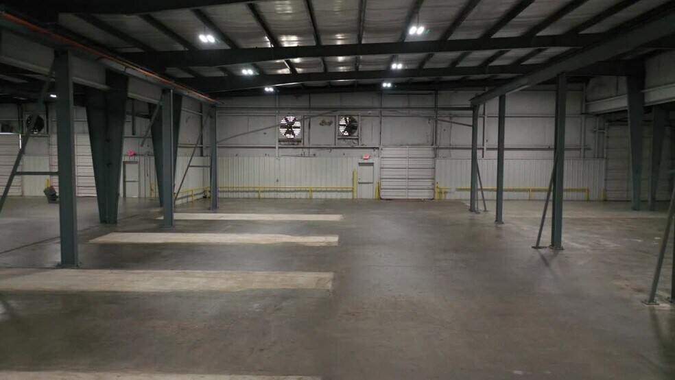 More Photos Of 600 S Loop 485, Gladewater Manufacturing For Lease