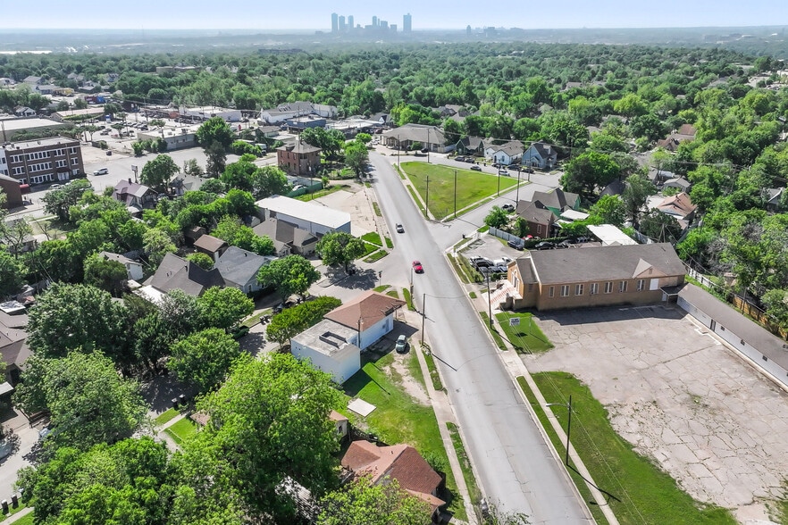 More Photos Of 2100 Azle Ave, Fort Worth Storefront For Sale