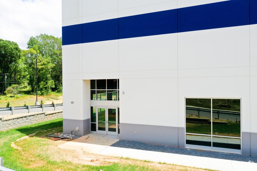More Photos Of 330 Woodlake Pky, Kings Mountain Distribution For Lease