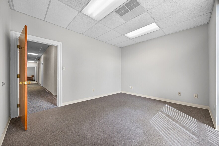 More Photos Of 2400 Crownpoint Executive Dr, Charlotte Office For Lease