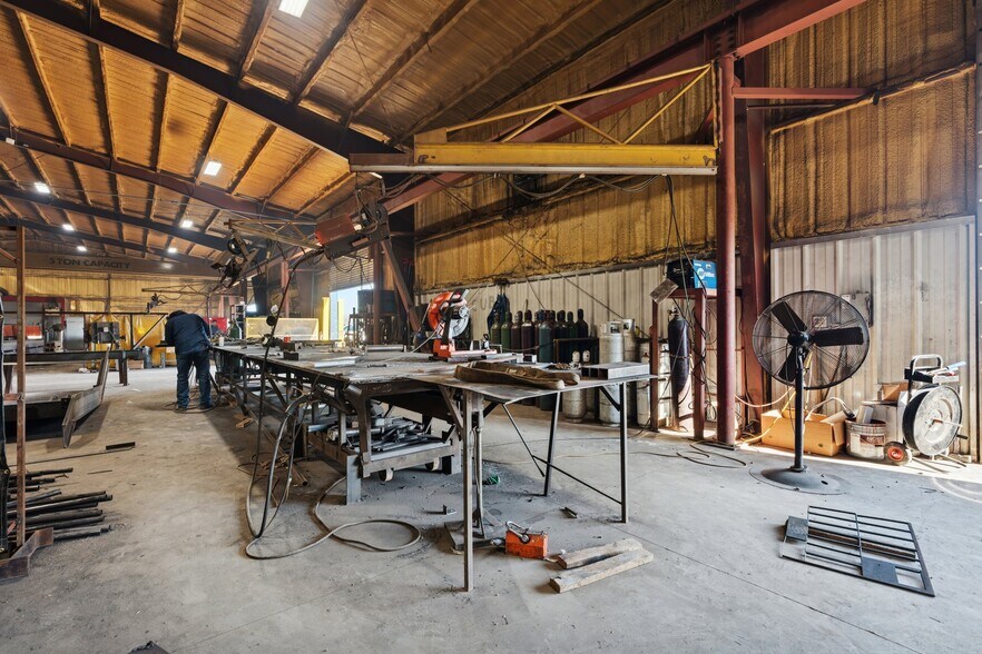 More Photos Of 2627 SW 22nd St, Oklahoma City Warehouse For Sale