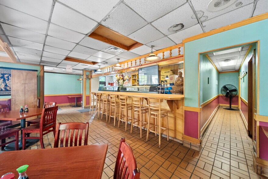 More Photos Of 514 N College Ave, Fayetteville Restaurant For Sale