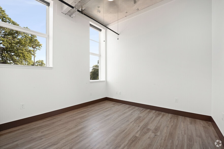 More Photos Of 1403 Corinth Rd, Dallas Apartments For Sale