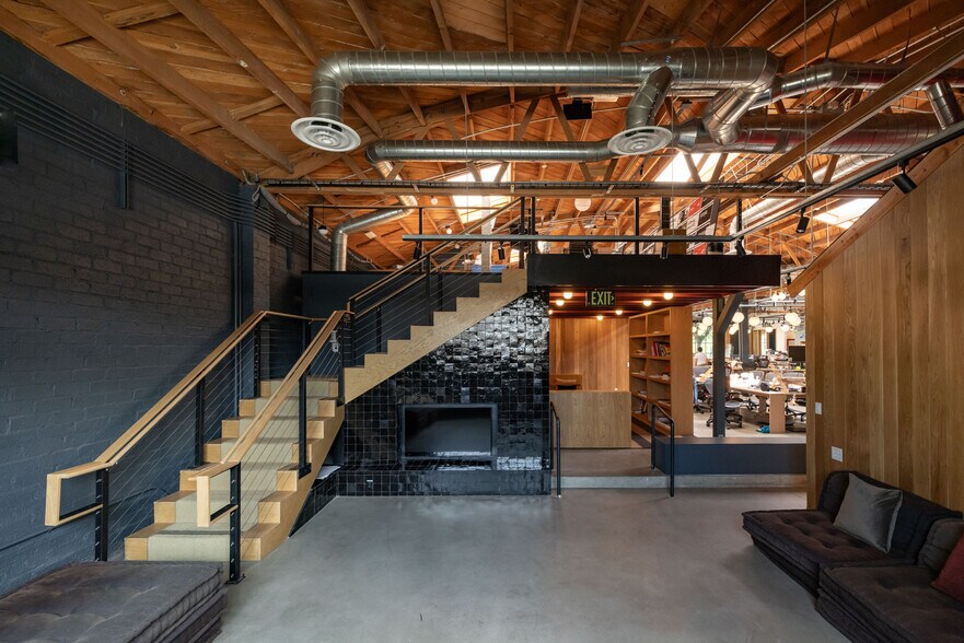 More Photos Of 4216 W Jefferson Blvd, Los Angeles Loft Creative Space For Lease
