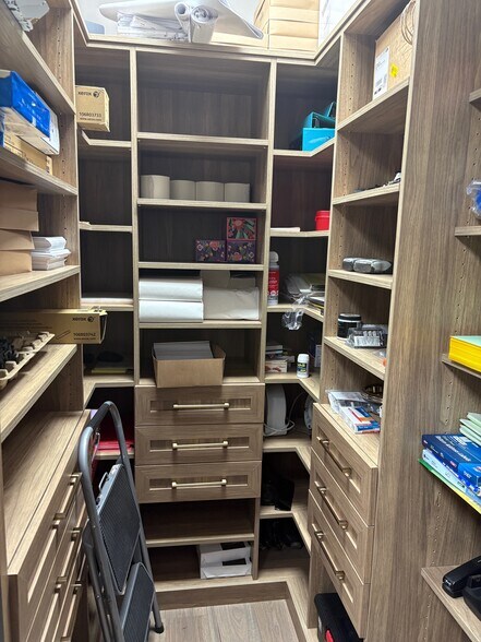 More Photos Of 1381 Fairview Blvd, Delran Office For Sale