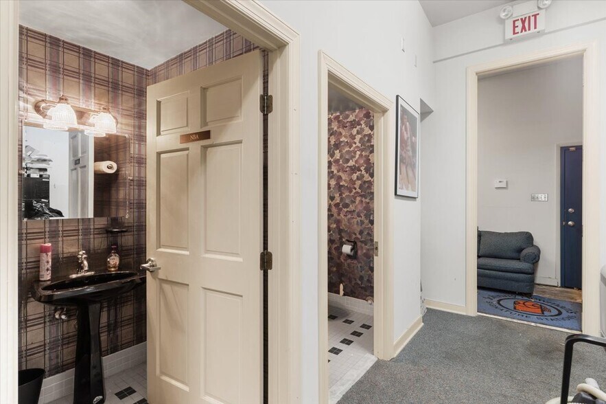 More Photos Of 206 W Broad St, Richmond Office Residential For Lease