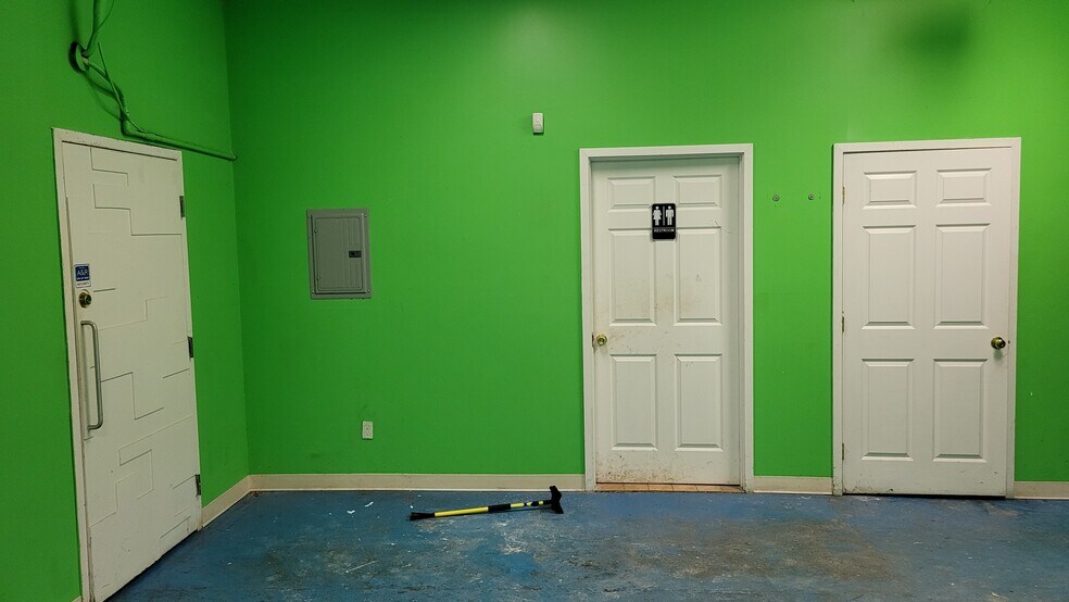 More Photos Of 35 High St, Poughkeepsie Warehouse For Lease