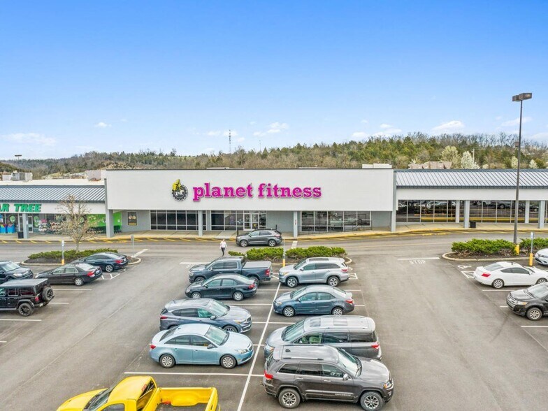 More Photos Of 6805-6899 Alexandria Pike, Alexandria Storefront For Lease