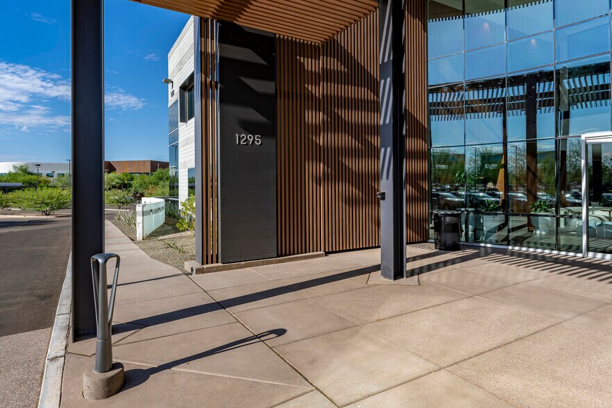 More Photos Of 1295 W Washington St, Tempe Office For Lease