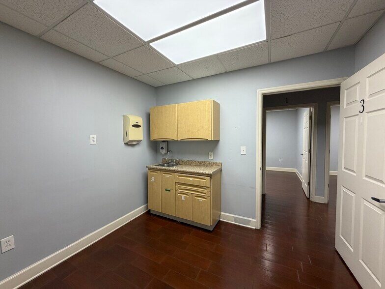 More Photos Of 4915 Ehrlich Rd, Tampa Medical For Sale