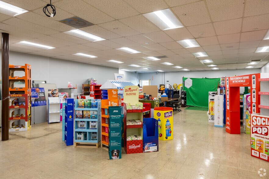 More Photos Of 248 Brighton Rd, Andover Warehouse For Sale