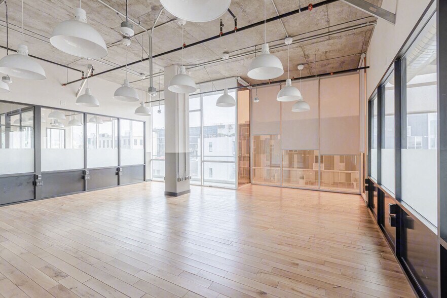 More Photos Of 925 N La Brea Ave, Los Angeles Loft Creative Space For Lease