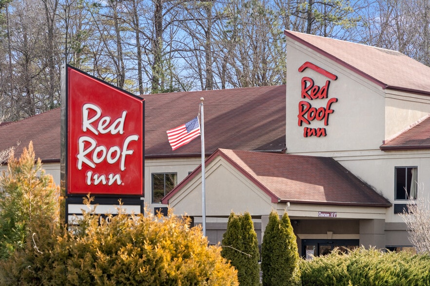 More Photos Of 240 Mitchelle Dr, Hendersonville Hotel For Sale