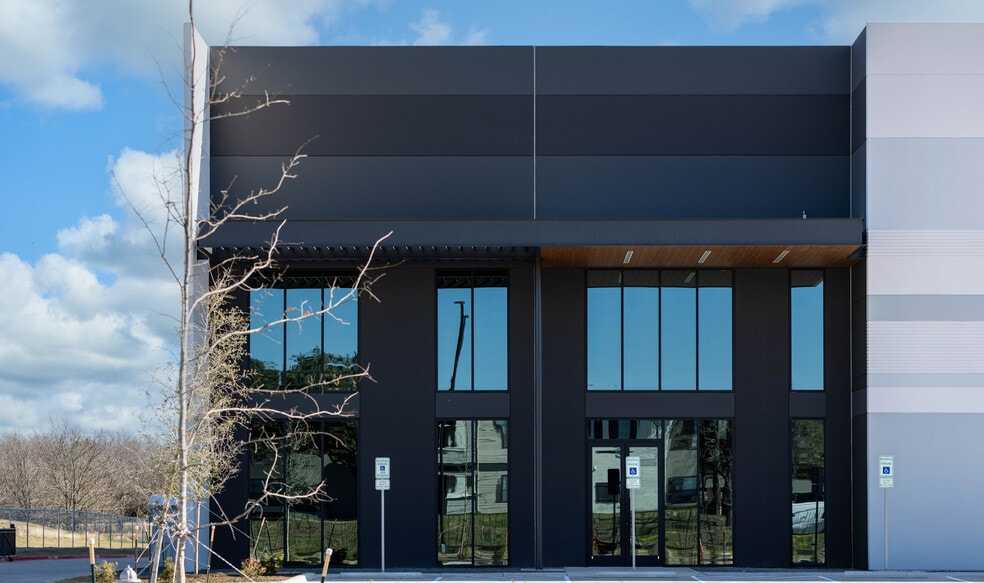 More Photos Of 4601 Dr. MLK Jr. Dr, Arlington Distribution For Lease