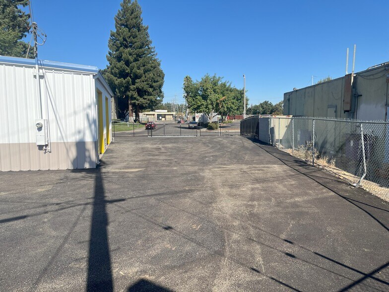 More Photos Of 948 Enterprise Dr, Sacramento Showroom For Sale