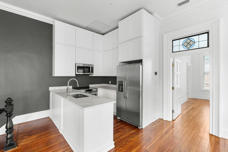 More Photos Of 417 Whitaker St, Savannah Storefront Retail Residential For Sale