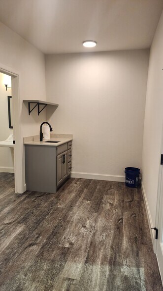 More Photos Of 159 Armstrong Ct, Norman Flex For Sale