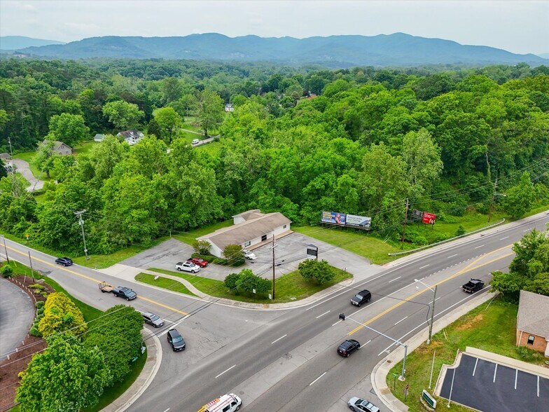 More Photos Of 4002 Brandon Ave SW, Roanoke General Retail For Sale