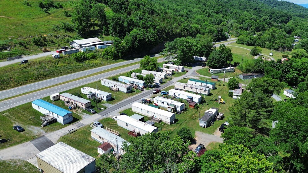 Primary Photo Of 132 Link Cir, Newport Manufactured Housing Mobile Home Park For Sale
