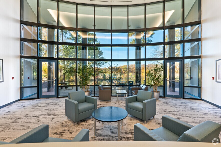 More Photos Of 2820 Waterford Lake Dr, Midlothian Office For Lease