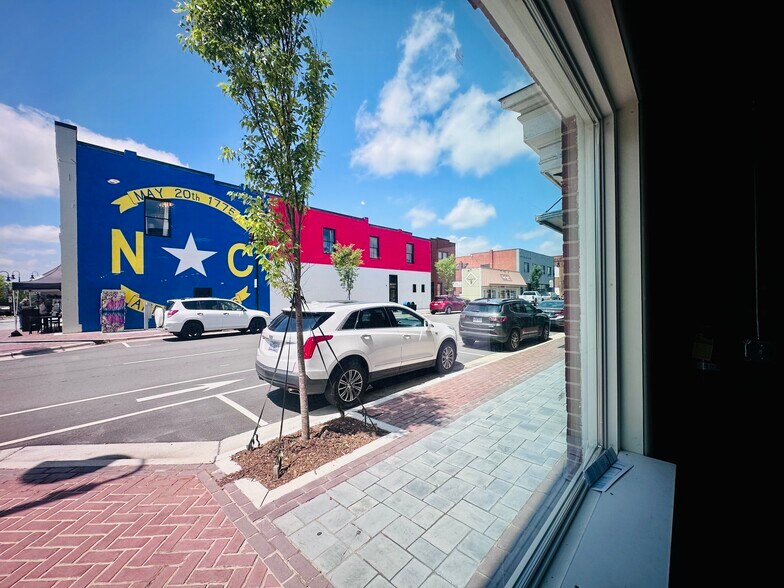 More Photos Of 103 N College Ave, Newton General Retail For Lease