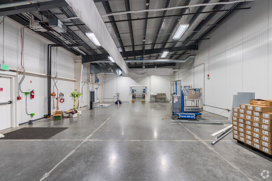 More Photos Of 7897 Randolph Rd NE, Moses Lake Manufacturing For Sale