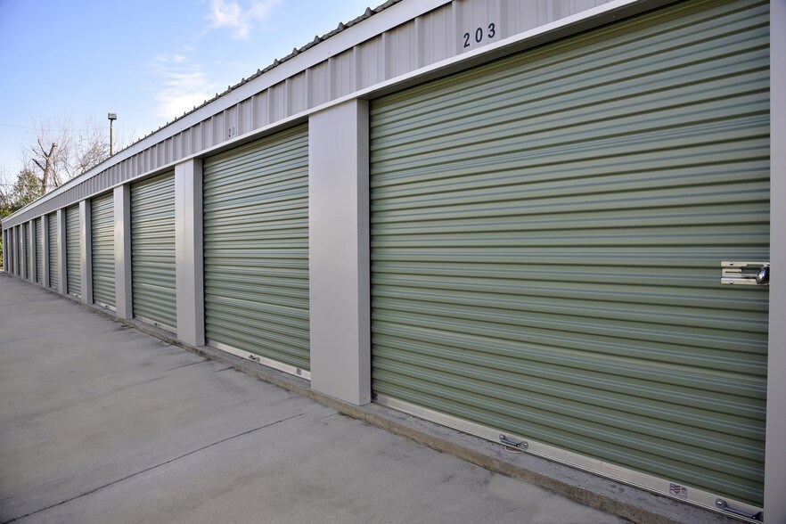 More Photos Of 101 Thompson St, Sylvester Self Storage For Sale