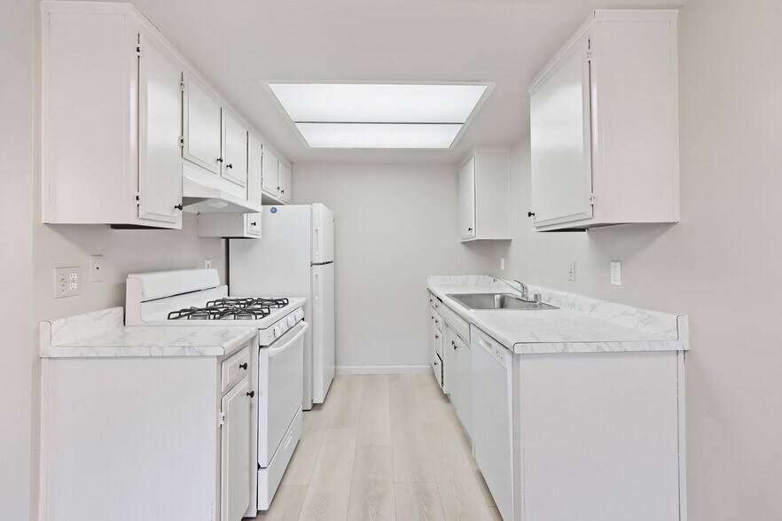 More Photos Of 2316 Villanova Cir, Sacramento Apartments For Sale