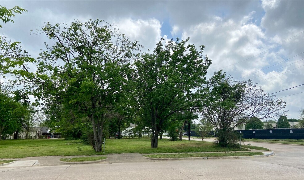 More Photos Of 838 McBroom St, Dallas Land For Sale