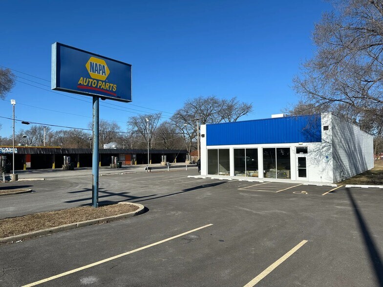 More Photos Of 1130 E Dundee Rd, Palatine Freestanding For Lease