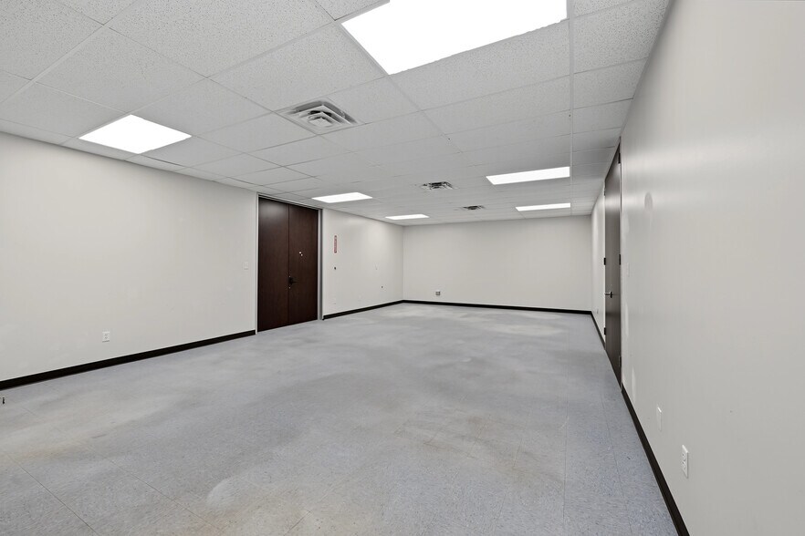 More Photos Of 10845 Strang Rd, La Porte Warehouse For Lease