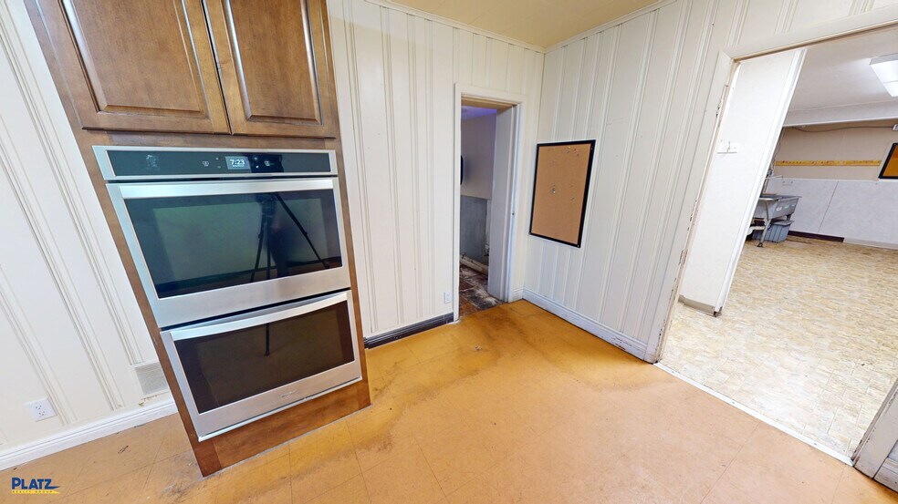 More Photos Of 8024-8028 E Market St, Warren General Retail For Lease