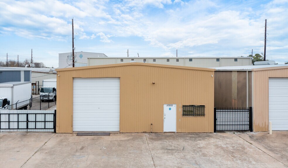 Primary Photo Of 10202 Mula Cir, Stafford Warehouse For Lease