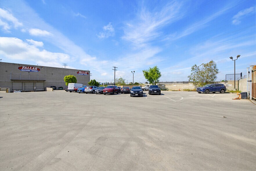 More Photos Of 15001 S Figueroa St, Gardena Distribution For Lease