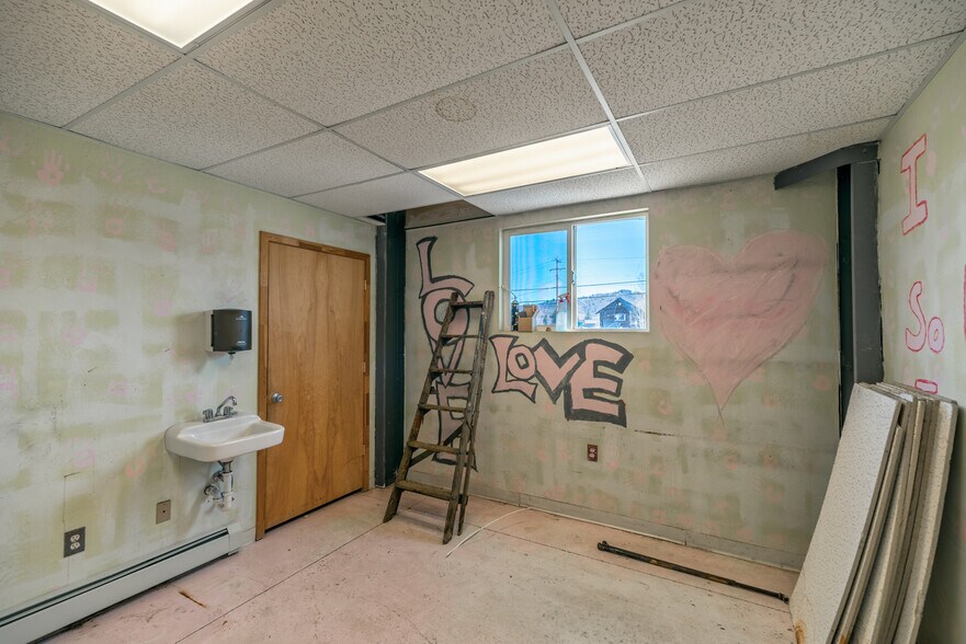 More Photos Of 121 Byers Ave, Hot Sulphur Springs Storefront Retail Residential For Sale