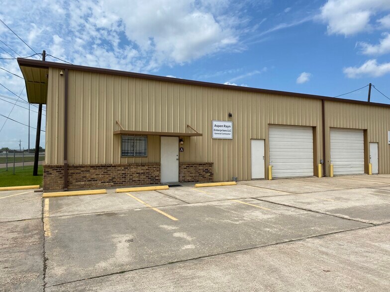 More Photos Of 1930 W Cardinal Dr, Beaumont Warehouse For Lease