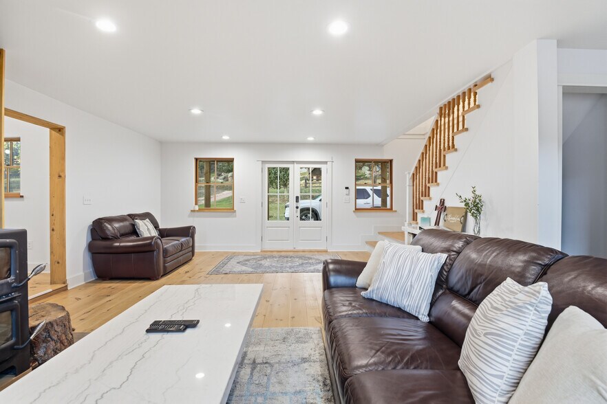 More Photos Of 1636 Lakemoor Dr, Florissant Specialty For Sale
