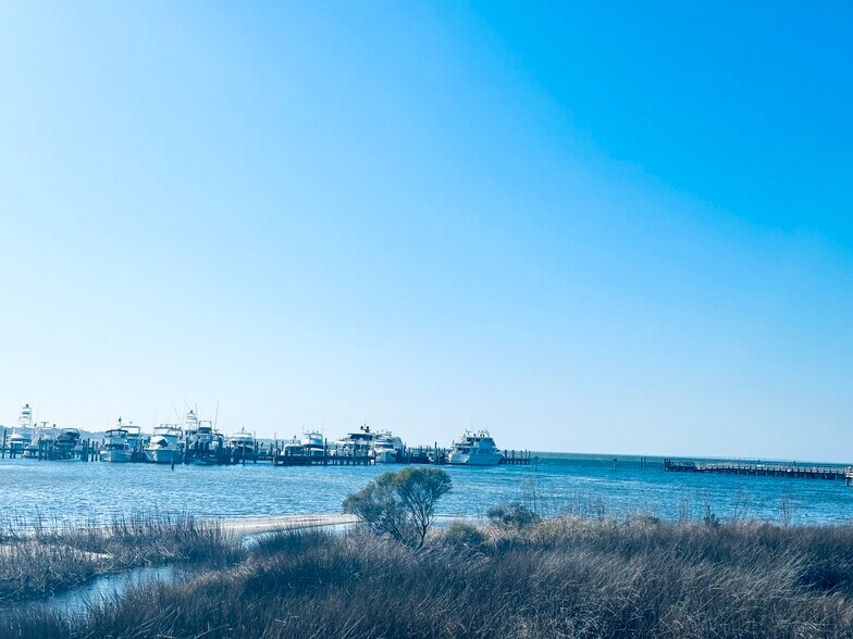 More Photos Of 9100 Baytowne Wharf Blvd, Miramar Beach Restaurant For Lease
