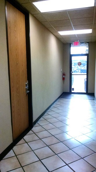 More Photos Of 6701 Pinemont Dr, Houston Office For Lease