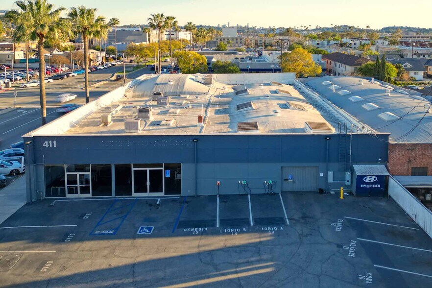 More Photos Of 413 S Brand Blvd, Glendale Auto Dealership For Lease