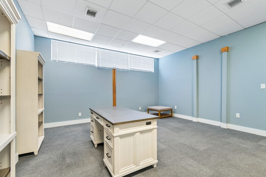 More Photos Of 2801-2805 Dr Martin Luther King Jr St N, Saint Petersburg Storefront Retail Office For Lease
