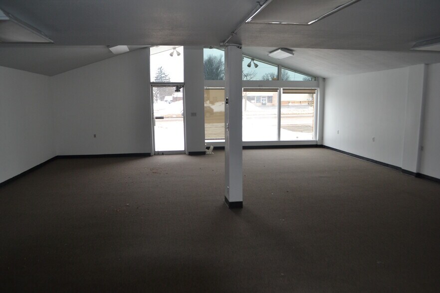 More Photos Of 257 Division St, Stevens Point General Retail For Sale