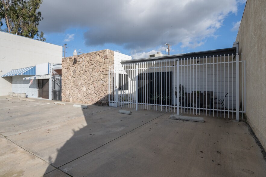 More Photos Of 2118 F St, Bakersfield Office For Sale