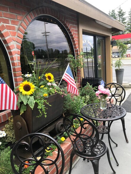 More Photos Of 32616 3rd Ave, Black Diamond Freestanding For Sale