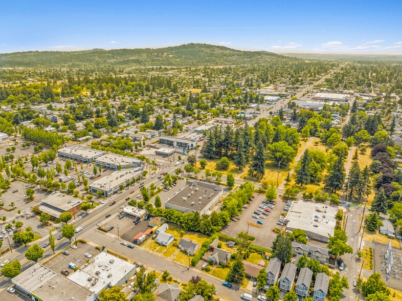 More Photos Of 4325 SE 82nd Ave, Portland Drugstore For Sale