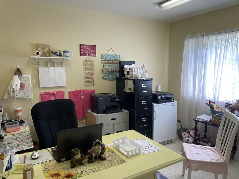 More Photos Of 28 Fairwood Dr, Irwin Medical For Lease