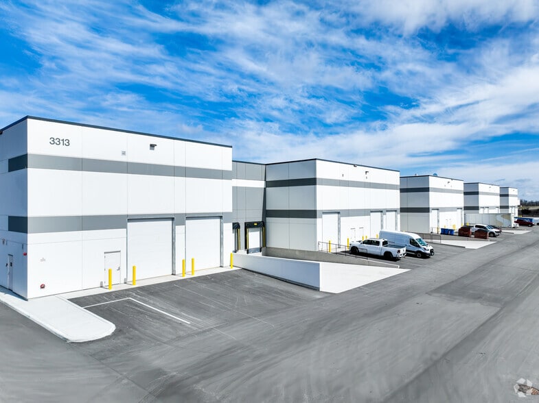 More Photos Of 3313 Superior Crt, Oakville Warehouse For Sale