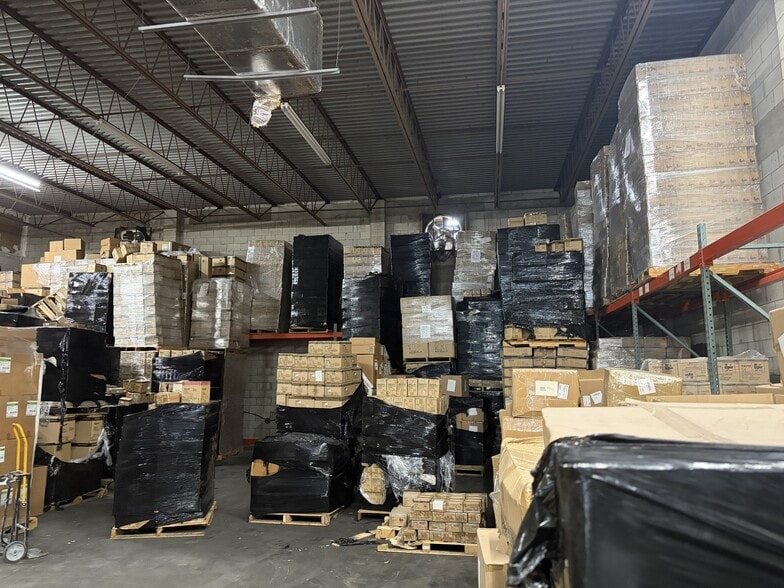 More Photos Of 2649 S Park Rd, Hallandale Warehouse For Lease